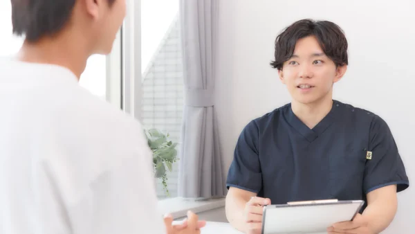 男性患者へのカウンセリングの様子